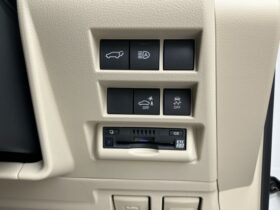 
									TOYOTA Land Cruiser Wagon ZX Pearl White 2024′ EHWNI full								