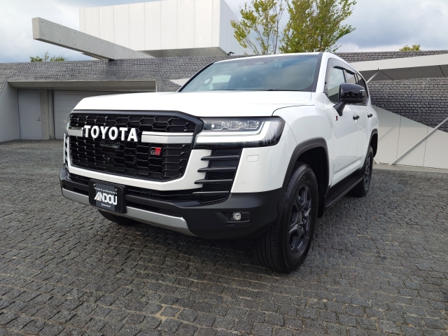 TOYOTA Land Cruiser Wagon GR Sport Pearl White 2025′ EHWNJ