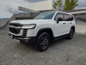 
									TOYOTA Land Cruiser Wagon GR Sport Pearl White 2025′ EHWNJ full								