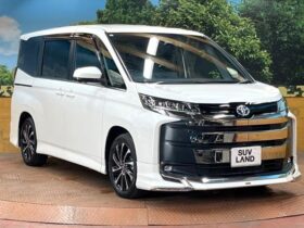 
									TOYOTA Noah S-Z Pearl White 2023′ EI4CW full								