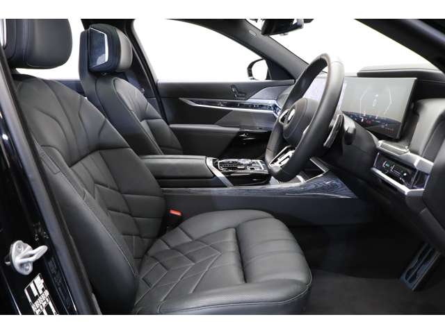BMW 7 Series 740i M Sport Black 2023′ EI5TC