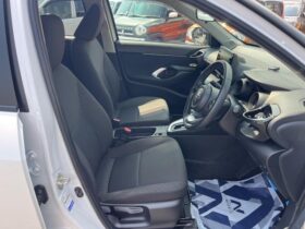 
									TOYOTA Yaris Cross G Pearl White 2023′ EI5Z4 full								