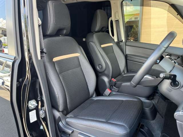 NISSAN Serena e-POWER Highway Star V Black 2023′ EI659