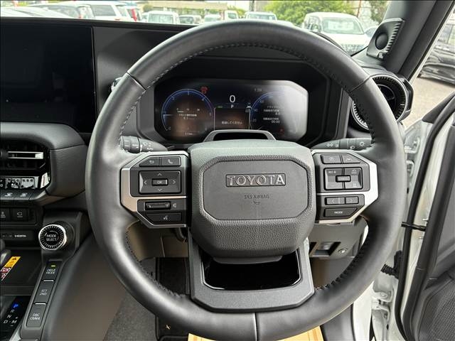 TOYOTA Land Cruiser Wagon VX Pearl White 2024′ EI930