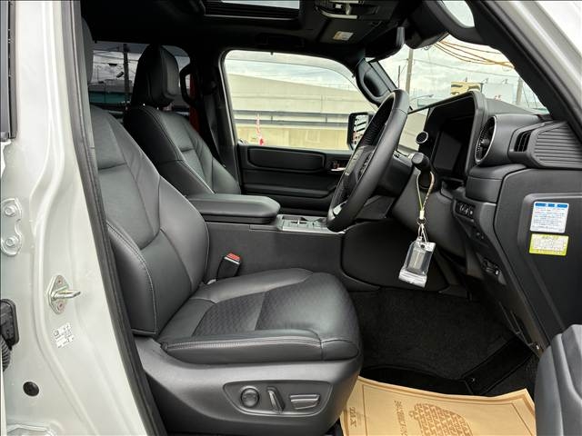 TOYOTA Land Cruiser Wagon VX Pearl White 2024′ EI930