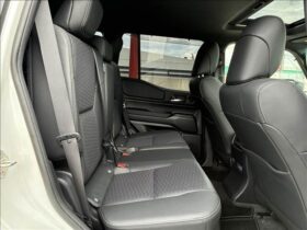
									TOYOTA Land Cruiser Wagon VX Pearl White 2024′ EI930 full								