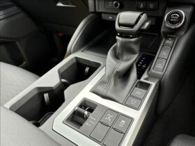 
									TOYOTA Land Cruiser Wagon VX Pearl White 2024′ EI930 full								