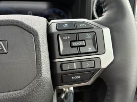 
									TOYOTA Land Cruiser Wagon VX Pearl White 2024′ EI930 full								