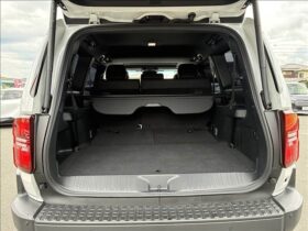 
									TOYOTA Land Cruiser Wagon VX Pearl White 2024′ EI930 full								