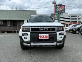
									TOYOTA Land Cruiser Wagon VX Pearl White 2024′ EI930 full								
