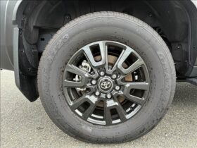 
									TOYOTA Land Cruiser Wagon VX Pearl White 2024′ EI930 full								