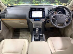 
									TOYOTA Land Cruiser Prado TX L Packet Matte Black Ed Pearl White 2023′ EK9OG full								