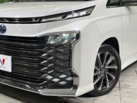 
									TOYOTA Voxy S-Z Pearl White 2024′ EK9ZO full								