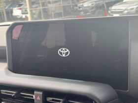 
									TOYOTA Land Cruiser Wagon VX Pearl White 2024′ EKA1Z full								