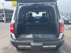 
									TOYOTA Land Cruiser Wagon VX Pearl White 2024′ EKA1Z full								