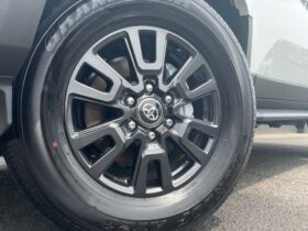
									TOYOTA Land Cruiser Wagon VX Pearl White 2024′ EKA1Z full								