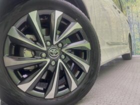 
									TOYOTA Voxy S-Z Pearl White 2025′ EKA36 full								