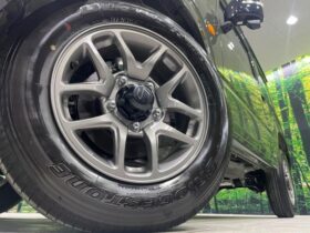 
									SUZUKI Jimny XC Green 2025′ EKALC full								