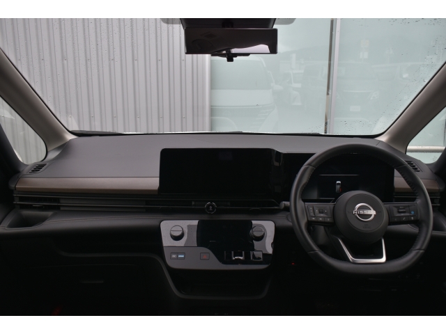 NISSAN Serena e-POWER Highway Star V Pearl White 2023′ EKAPZ