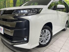 
									TOYOTA Noah S-Z Pearl White 2023′ EMFLK full								