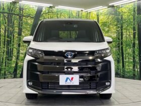 
									TOYOTA Noah S-Z Pearl White 2023′ EMFLK full								