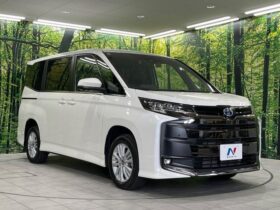 
									TOYOTA Noah S-Z Pearl White 2023′ EMFLK full								