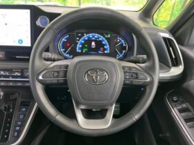
									TOYOTA Noah S-Z Pearl White 2023′ EMG29 full								