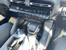 
									TOYOTA Land Cruiser Wagon VX Pearl White 2025′ EMJ01 full								