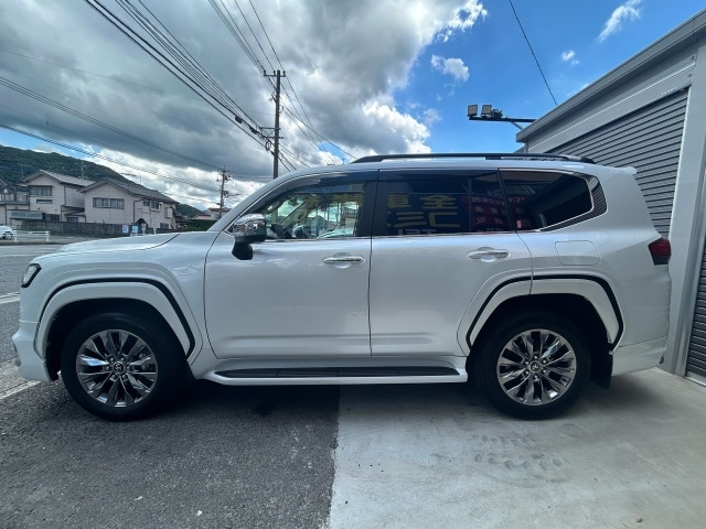 TOYOTA Land Cruiser Wagon ZX Pearl White 2024′ EMU20
