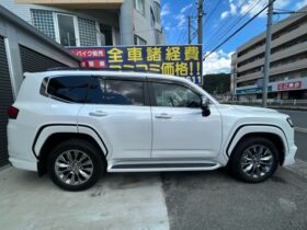 
									TOYOTA Land Cruiser Wagon ZX Pearl White 2024′ EMU20 full								