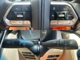 
									TOYOTA Land Cruiser Wagon ZX Pearl White 2024′ EMU20 full								