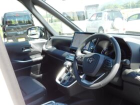 
									TOYOTA Noah S-Z Pearl White 2025′ EOC2H full								