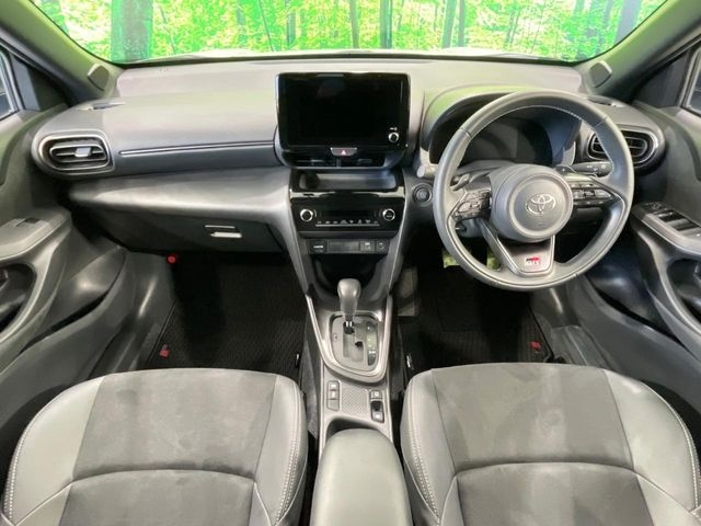TOYOTA Yaris Cross GR Sport Pearl White 2024′ EOK3K