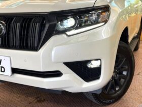 
									TOYOTA Land Cruiser Prado TX L Packet Matte Black Ed Pearl White 2023′ EOKFS full								
