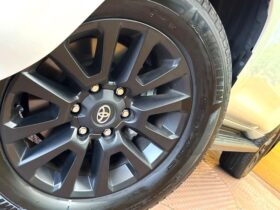 
									TOYOTA Land Cruiser Prado TX L Packet Matte Black Ed Pearl White 2023′ EOKFS full								