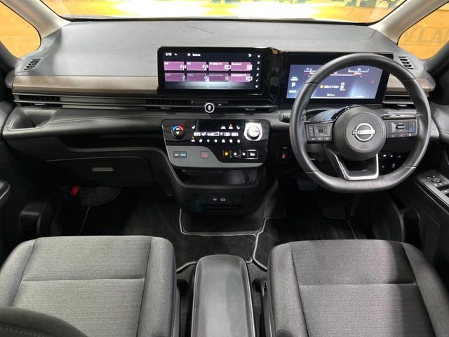NISSAN Serena e-POWER Highway Star V Pearl White 2024′ EOKMB