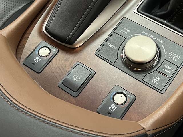 Lexus LS Version C Pearl White 2013′ EOLO1