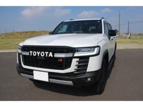 
									TOYOTA Land Cruiser Wagon 3.3 GR Sport Diesel 4WD Pearl White 2023′ EOO5X full								
