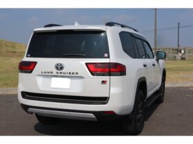 
									TOYOTA Land Cruiser Wagon 3.3 GR Sport Diesel 4WD Pearl White 2023′ EOO5X full								