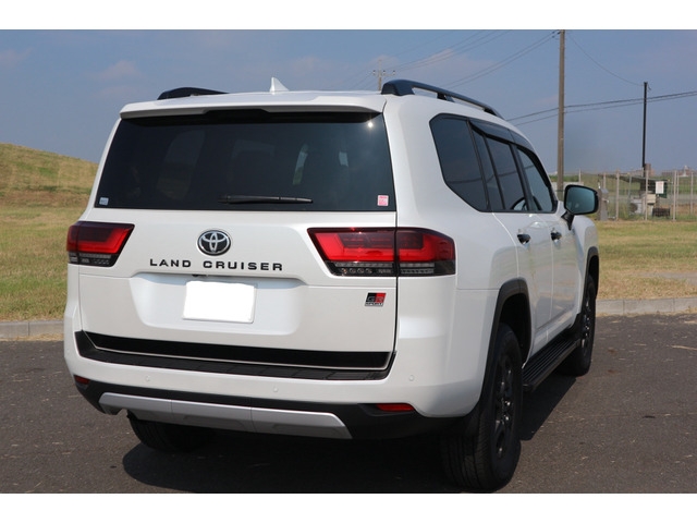 TOYOTA Land Cruiser Wagon 3.3 GR Sport Diesel 4WD Pearl White 2023′ EOO5X