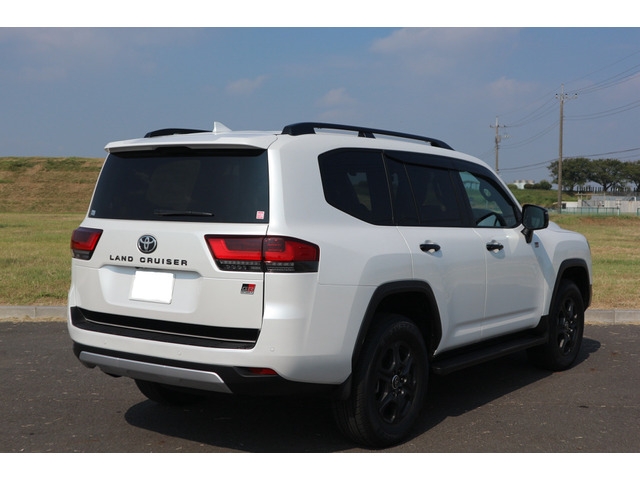 TOYOTA Land Cruiser Wagon 3.3 GR Sport Diesel 4WD Pearl White 2023′ EOO5X