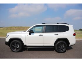 
									TOYOTA Land Cruiser Wagon 3.3 GR Sport Diesel 4WD Pearl White 2023′ EOO5X full								