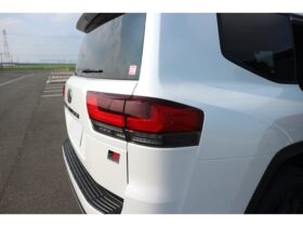
									TOYOTA Land Cruiser Wagon 3.3 GR Sport Diesel 4WD Pearl White 2023′ EOO5X full								