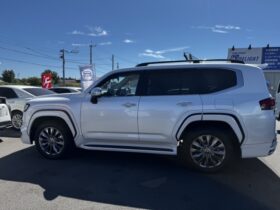 
									TOYOTA Land Cruiser Wagon ZX White 2023′ EOZ7O full								