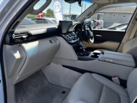 
									TOYOTA Land Cruiser Wagon ZX White 2023′ EOZ7O full								