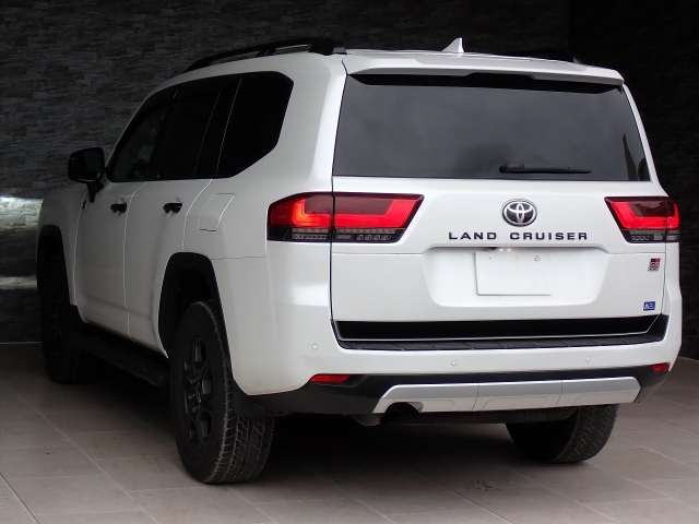 TOYOTA Land Cruiser Wagon GR Sport Diesel Turbo Pearl White 2022′ EQHE9