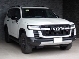
									TOYOTA Land Cruiser Wagon GR Sport Diesel Turbo Pearl White 2022′ EQHE9 full								