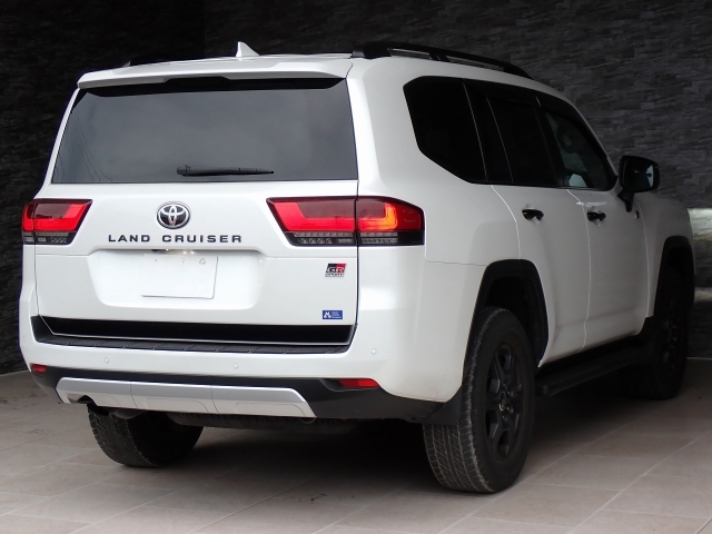 TOYOTA Land Cruiser Wagon GR Sport Diesel Turbo Pearl White 2022′ EQHE9