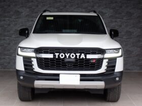 
									TOYOTA Land Cruiser Wagon GR Sport Diesel Turbo Pearl White 2022′ EQHE9 full								