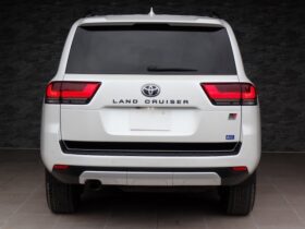 
									TOYOTA Land Cruiser Wagon GR Sport Diesel Turbo Pearl White 2022′ EQHE9 full								